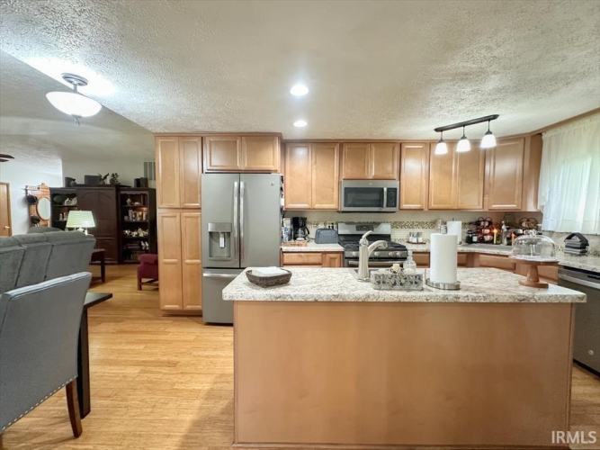 Listing Image 11