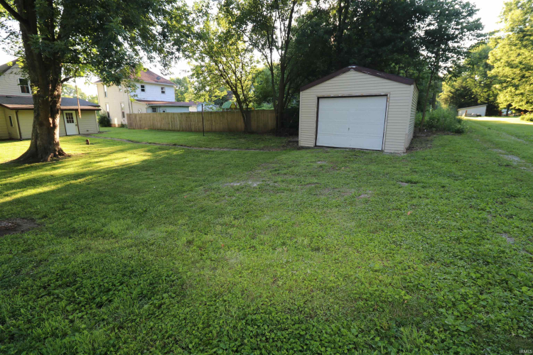 Listing Image 4