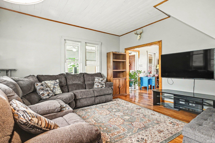 Listing Image 4