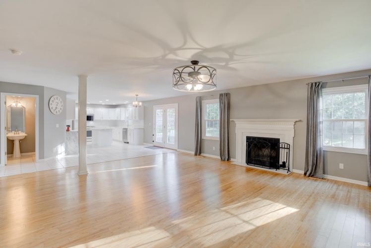 Listing Image 6