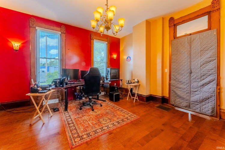 Listing Image 11