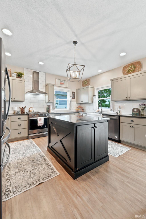 Listing Image 19