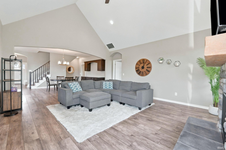 Listing Image 16
