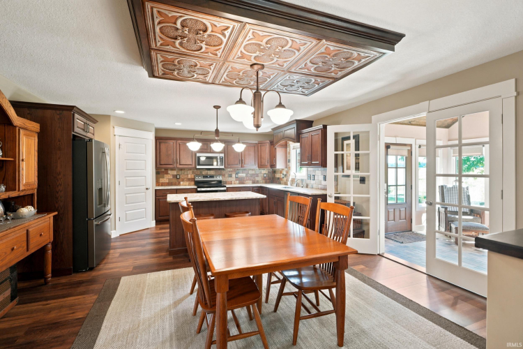 Listing Image 12