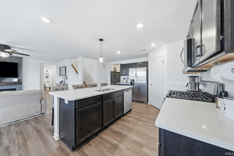Listing Image 12