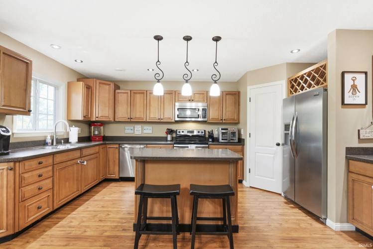 Listing Image 11