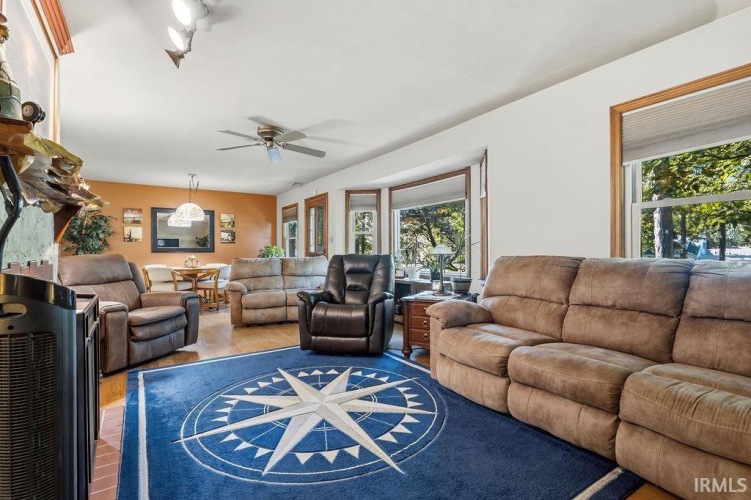 Listing Image 5