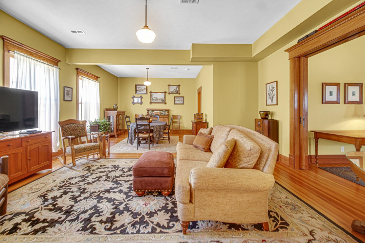 Listing Image 5