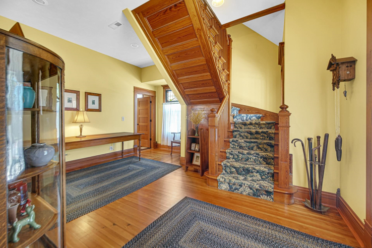 Listing Image 10