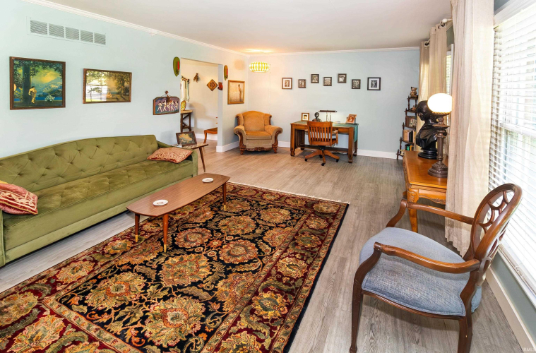 Listing Image 8