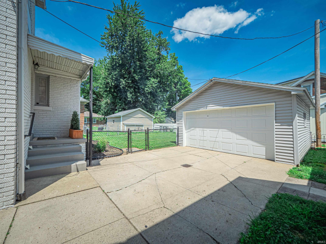 Listing Image 33
