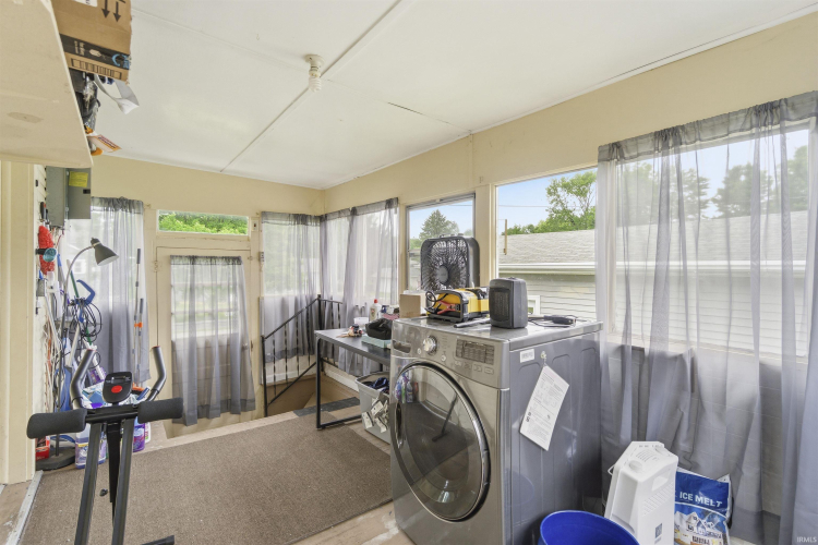 Listing Image 8