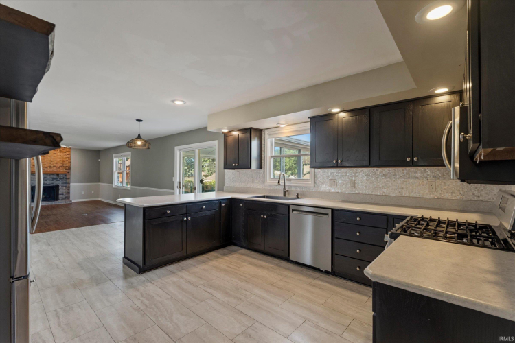 Listing Image 14