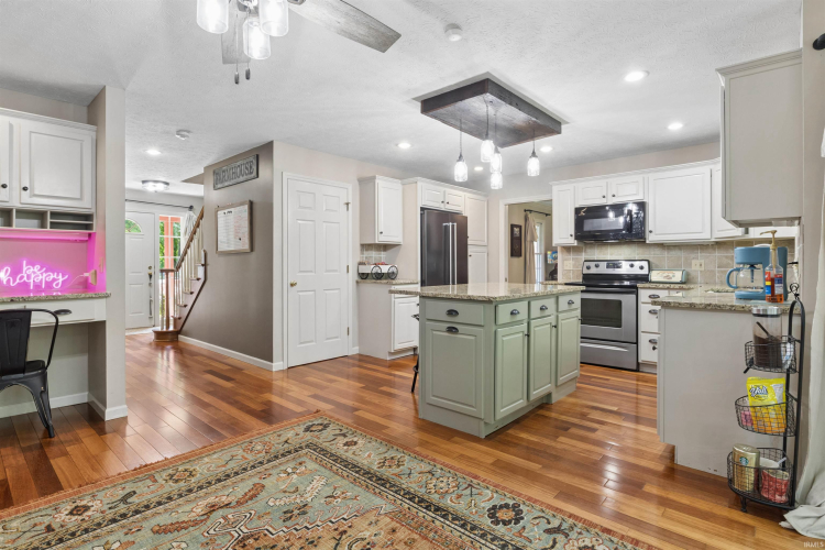 Listing Image 18