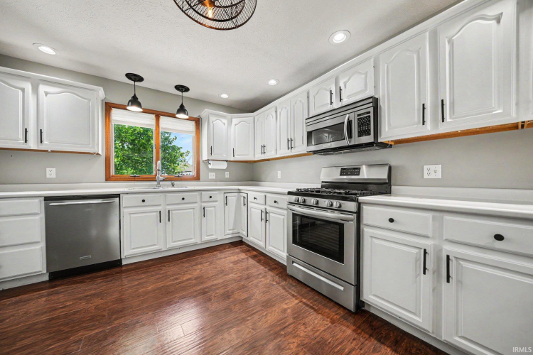 Listing Image 9