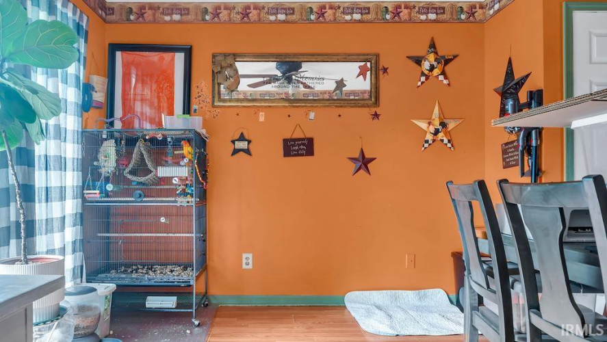 Listing Image 10