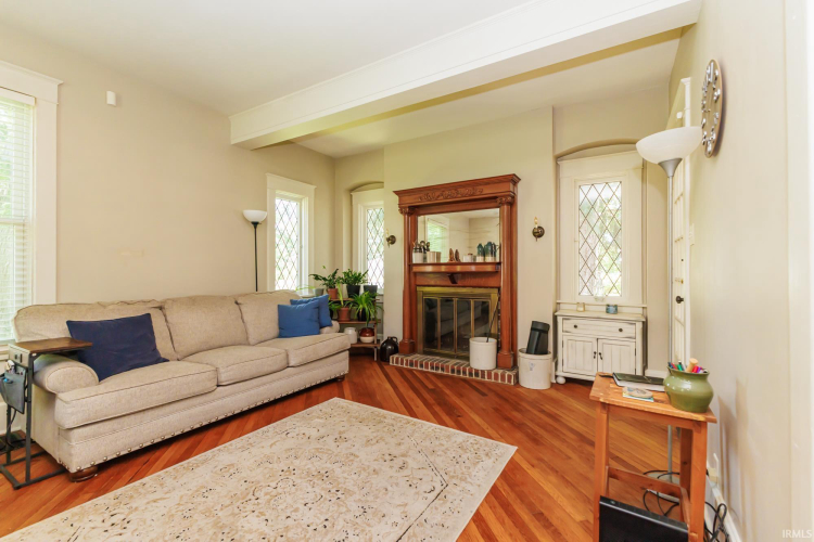 Listing Image 8