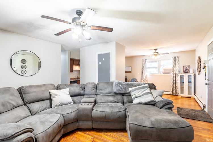 Listing Image 12