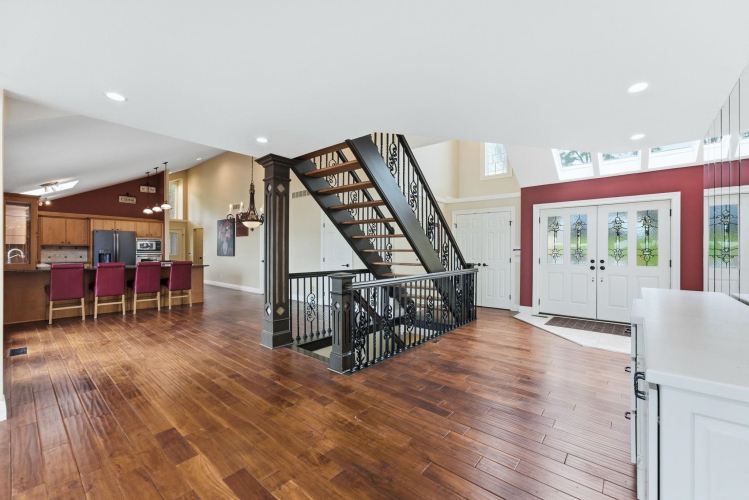 Listing Image 5