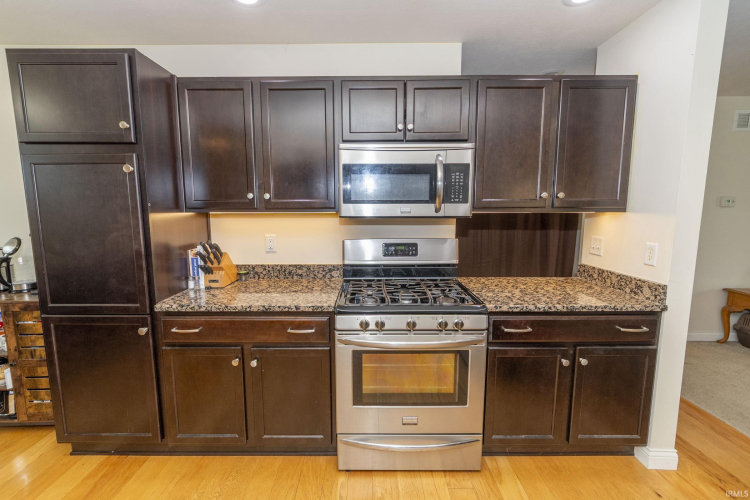 Listing Image 12