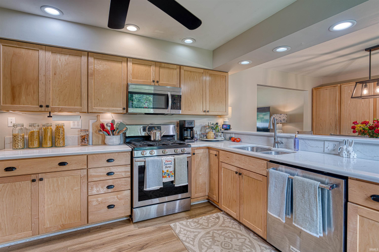 Listing Image 9