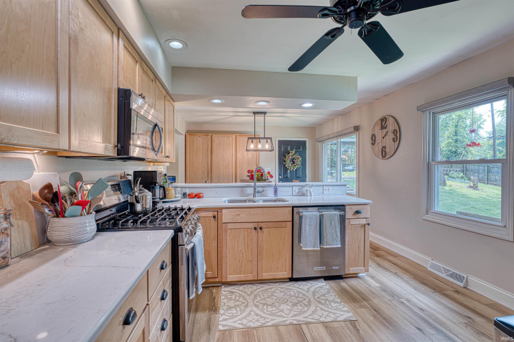 Listing Image 10