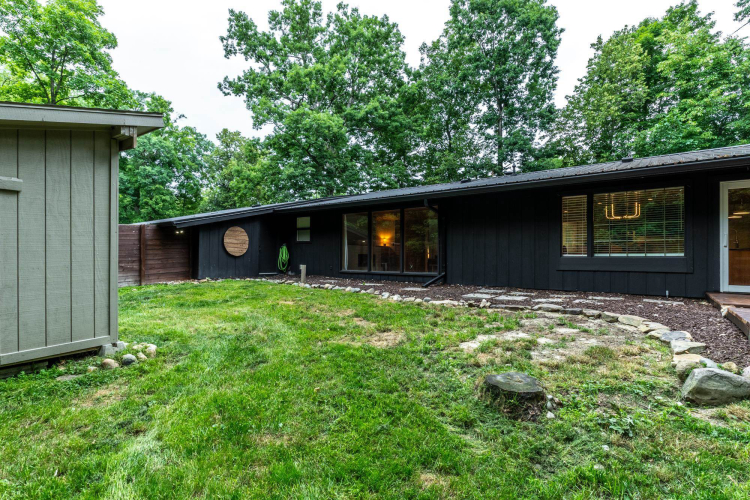 Listing Image 44