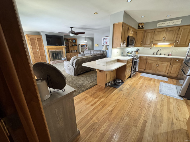 Listing Image 4