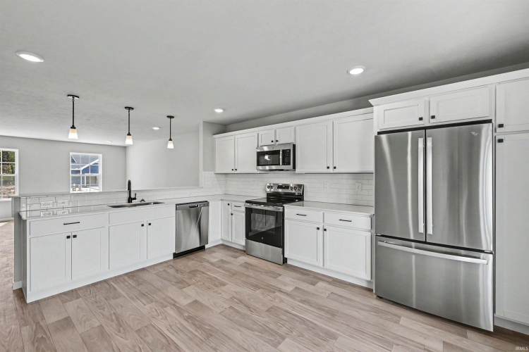 Listing Image 4