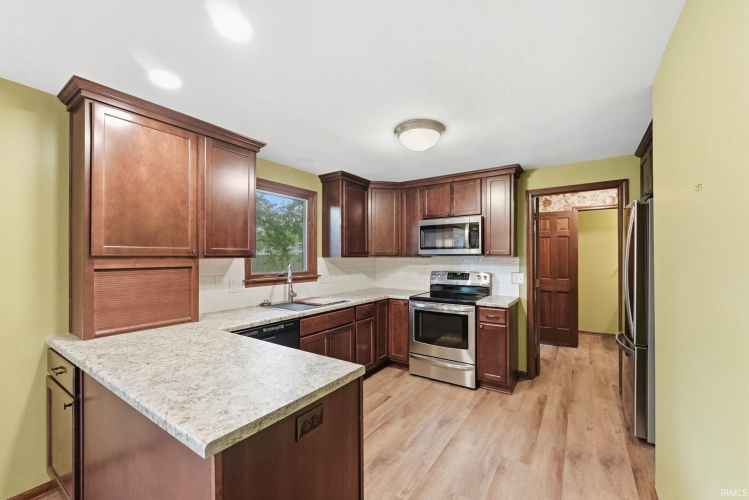 Listing Image 18