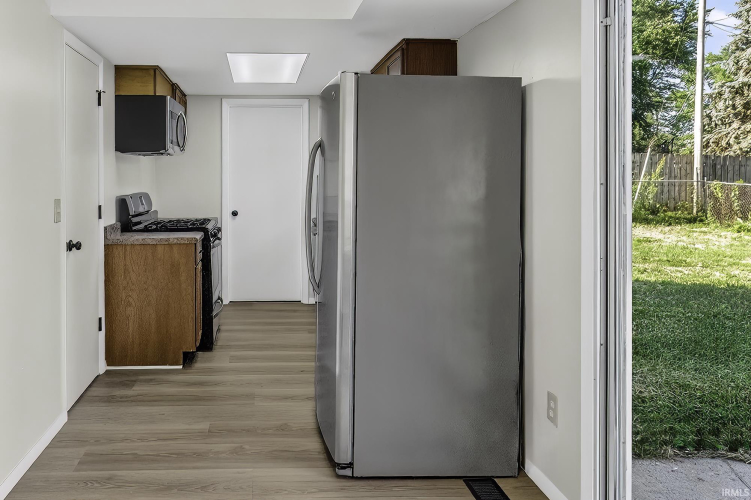 Listing Image 16