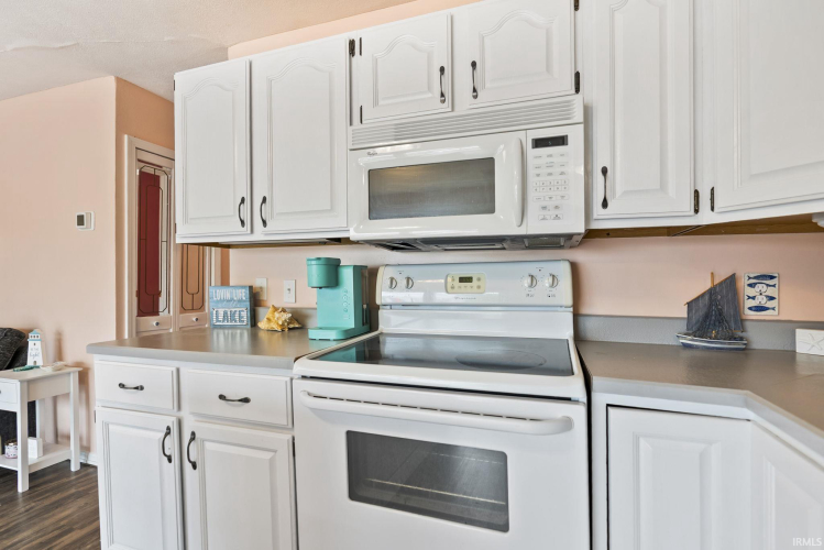 Listing Image 17