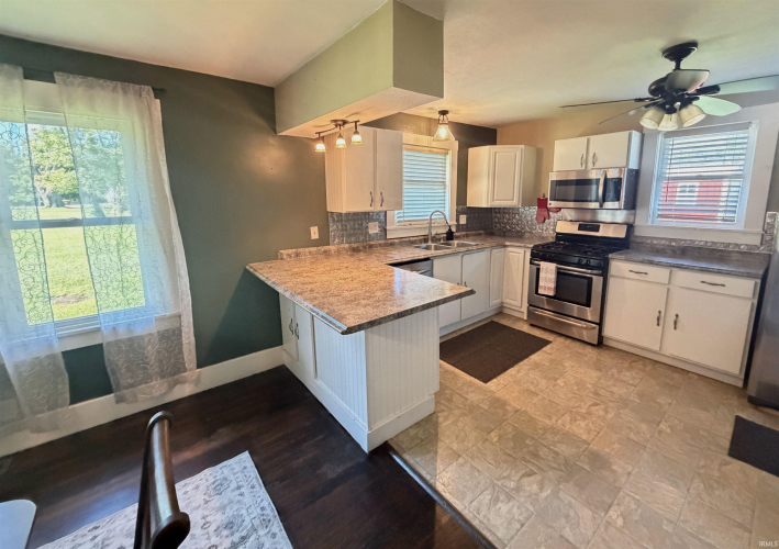 Listing Image 12