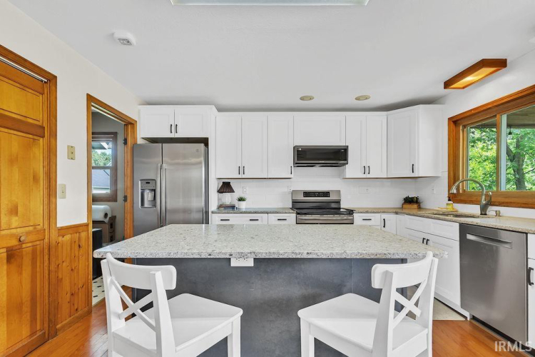 Listing Image 5