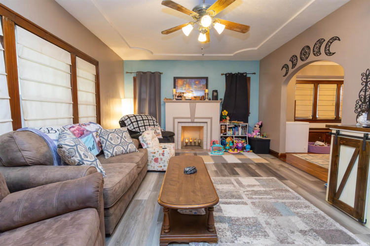 Listing Image 7