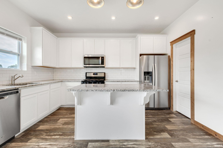 Listing Image 12