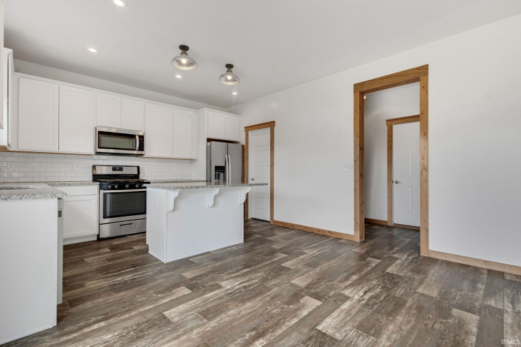 Listing Image 9