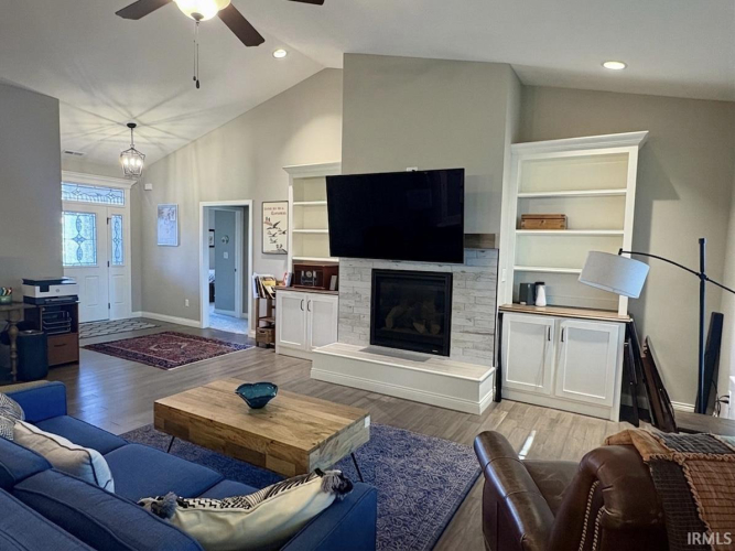 Listing Image 9
