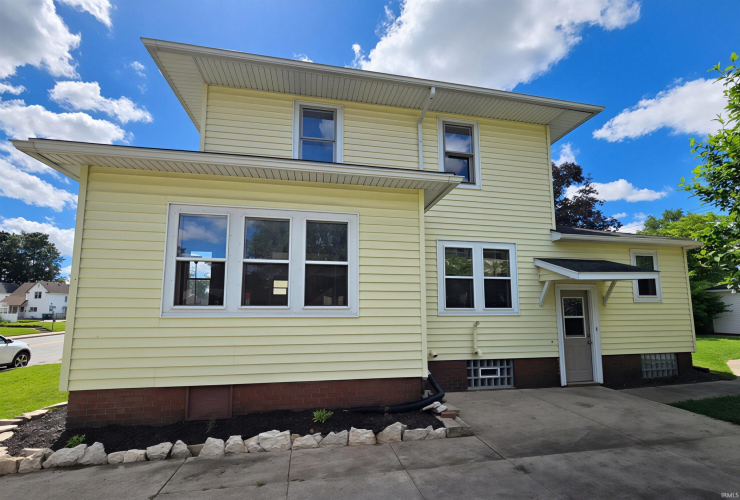 Listing Image 3