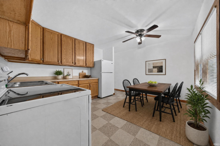 Listing Image 7