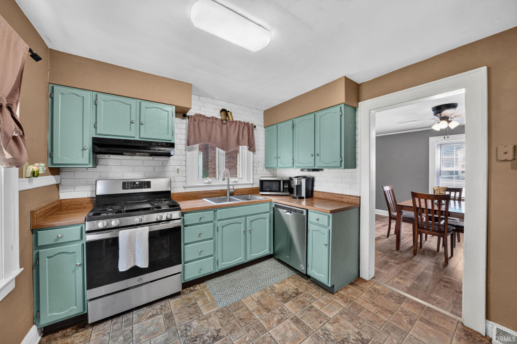 Listing Image 6