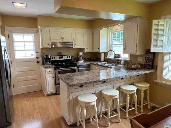 Listing Image 11