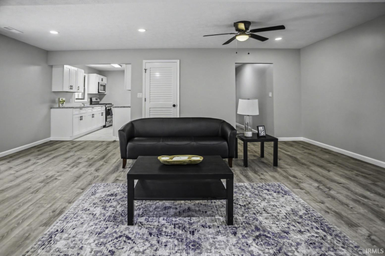 Listing Image 12