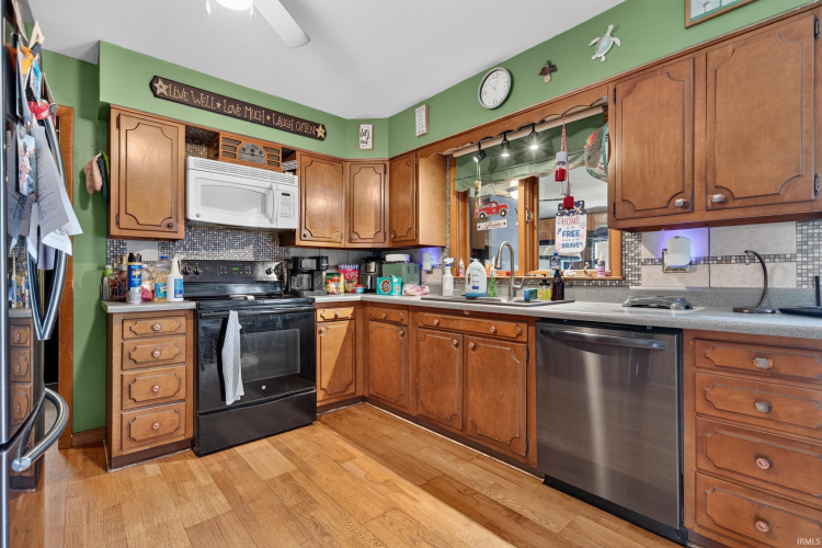 Listing Image 12
