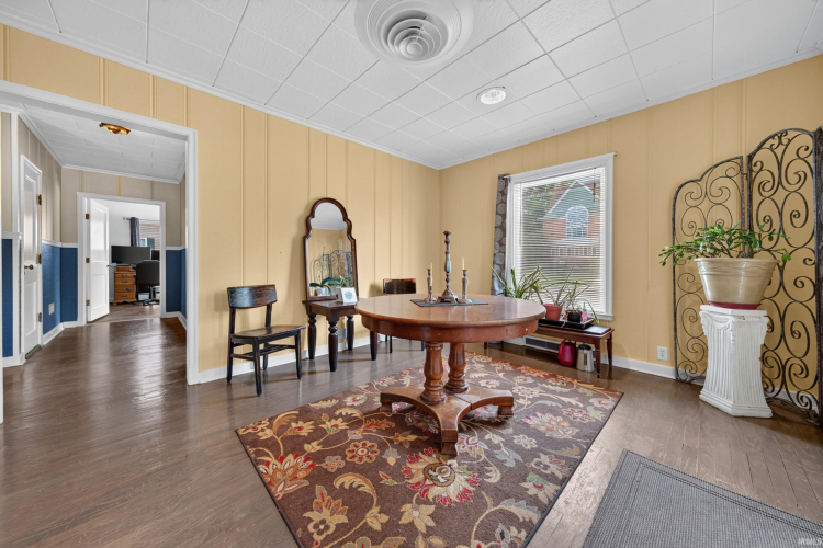 Listing Image 4