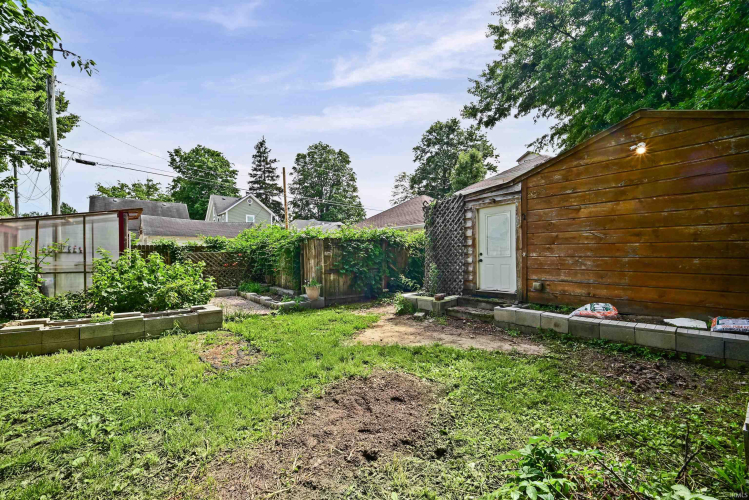 Listing Image 11