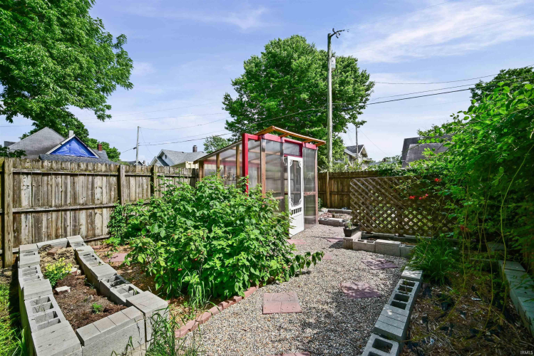 Listing Image 8