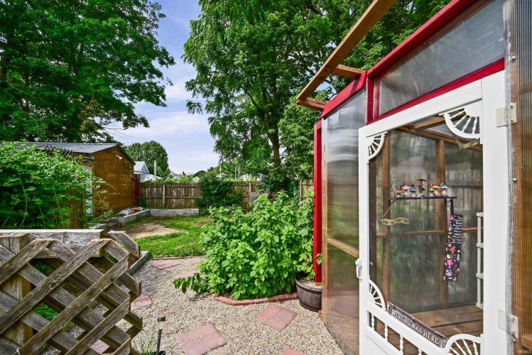 Listing Image 10
