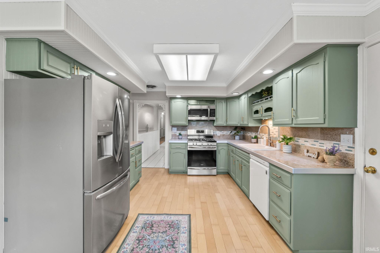 Listing Image 11