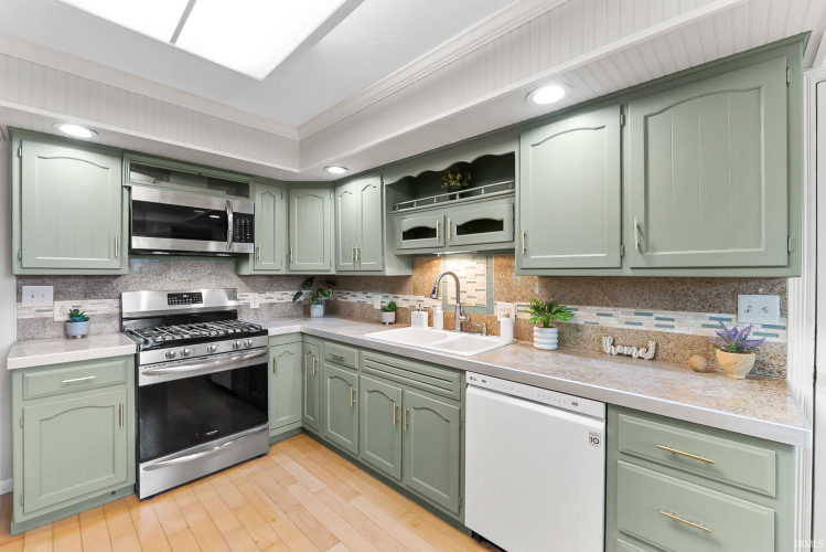 Listing Image 15